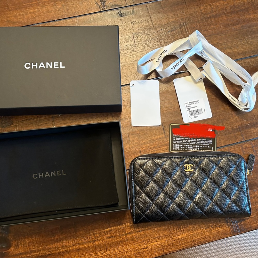 Chanel wallet brand new with aunthentication card and original packaging